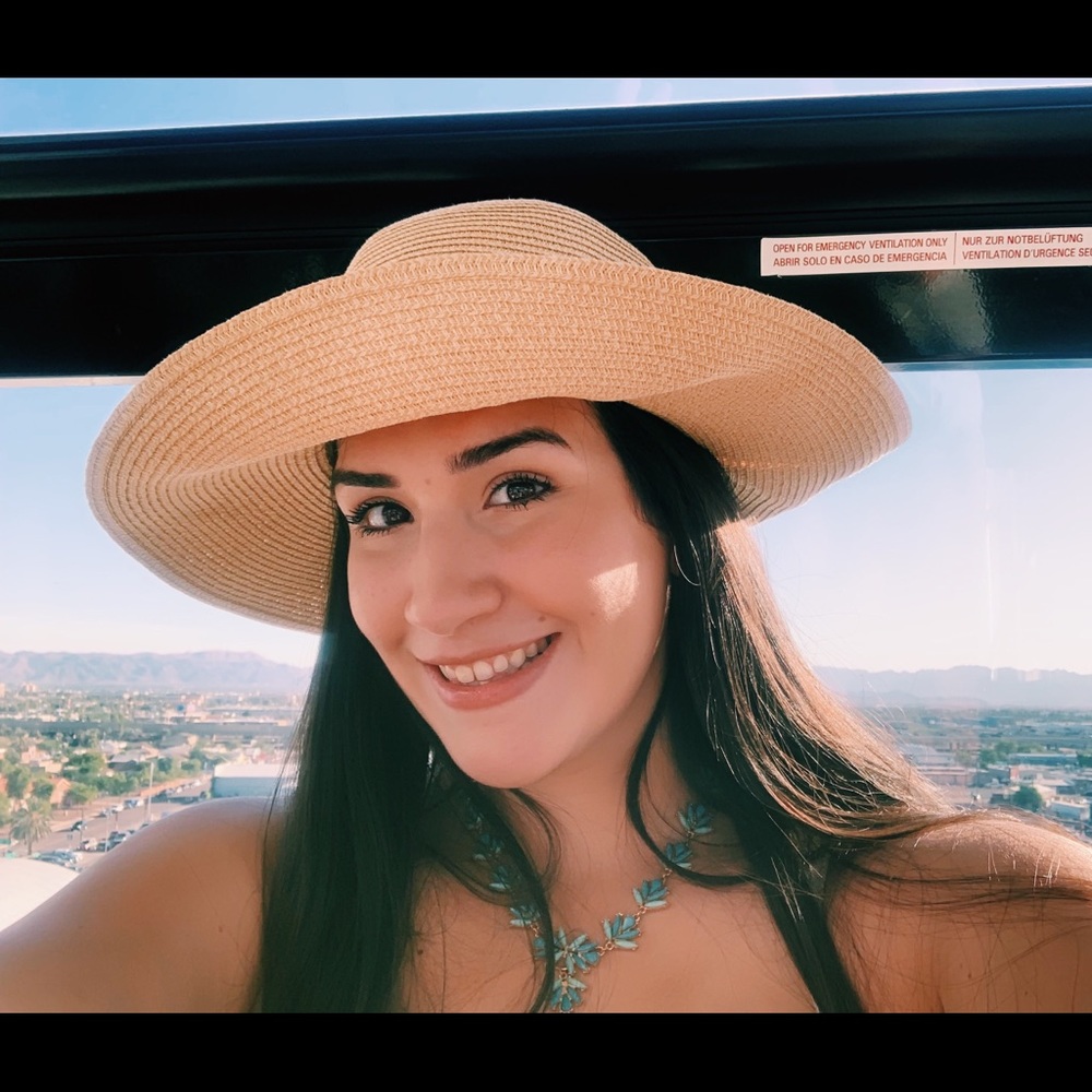 Meet your Posher, Daniela